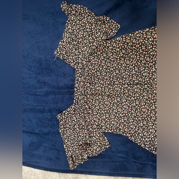 Emerald Floral Maternity Blouse - Picture 2 of 3